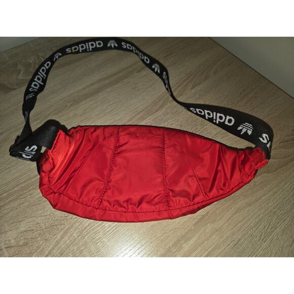 2018 Adidas Trefoil Red black padded Fanny Pack shoulder strap bag - Picture 2 of 4
